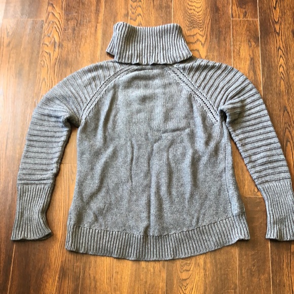 Chunky Grey Sweater Size Medium - Picture 2 of 7